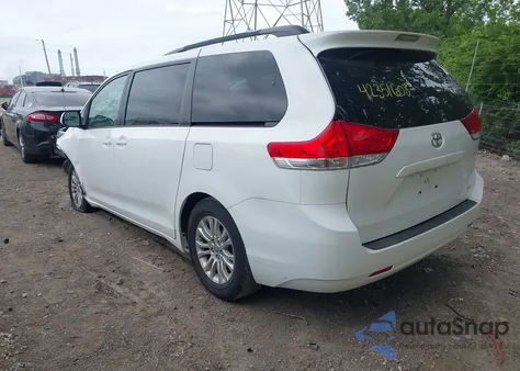2013 Toyota Sienna Limited V6 7 Passenger/Xle V6 7 Passenger Auto Access Seat/Xle V6 8 Passenger z USA, uszkodzony, nr VIN 5TDYK3DC3DS384281